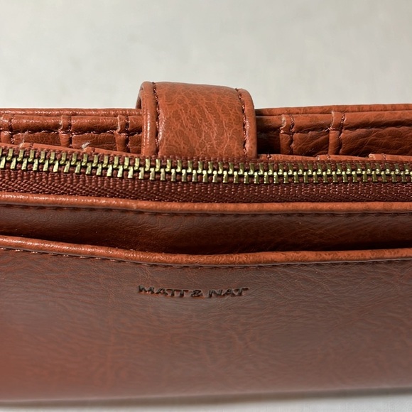 MATT & NAT Brown Wallet. Timeless Design. LARGE - Picture 8 of 11